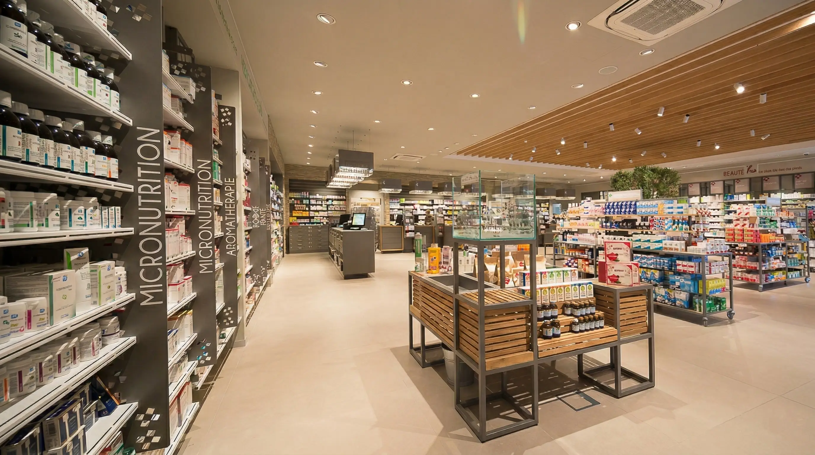 interno del reparto micronutrizione con scaffalature moderne grigie, pavimento chiaro e illuminazione